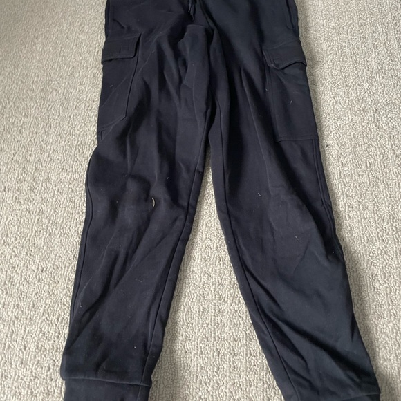 H&M XS black cargo pants worn once keep in closet for a while - Picture 2 of 2